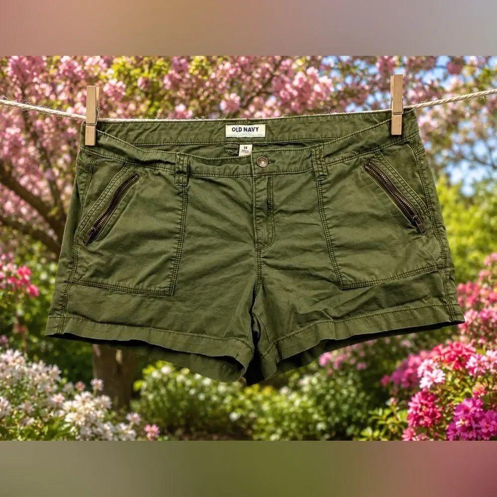 Old Navy Women's Size 14 w37 Green Chino Shorts